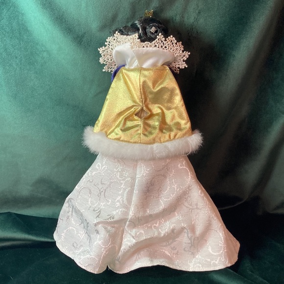 12” Snow White Barbie - Picture 2 of 4